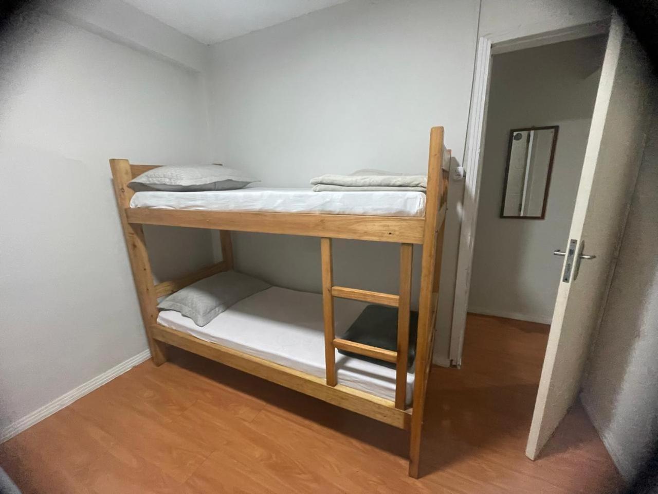 Apartamento Casa Fundos Eco 03 Simples E Confortavel Com 2 Quartos E Garagem Curitiba